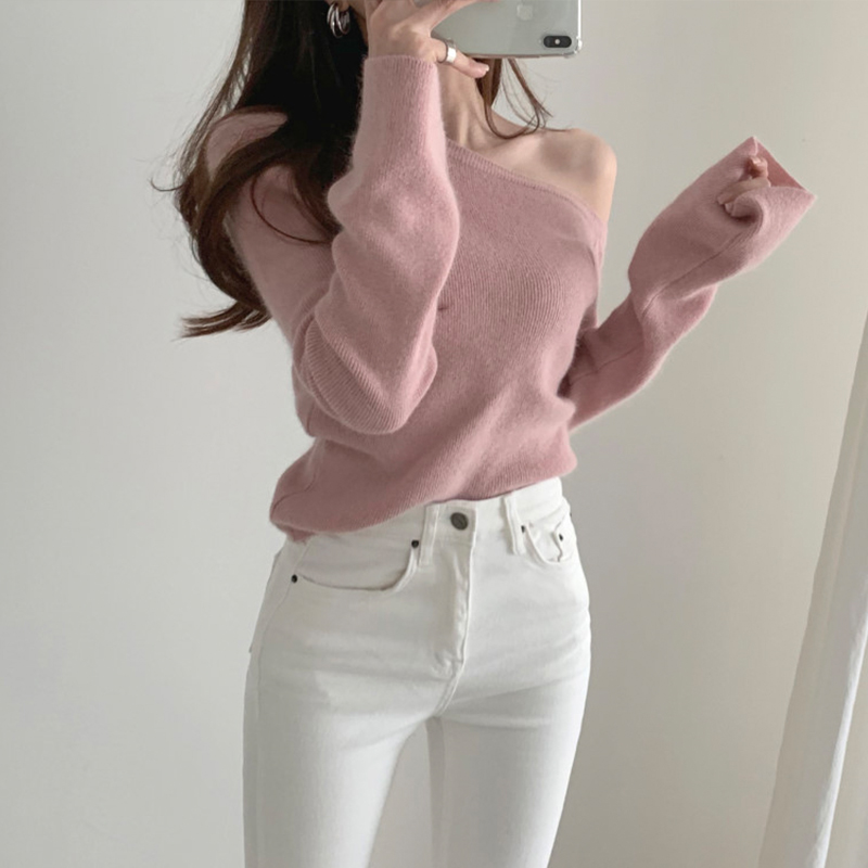 Design with heart off the shoulder knitwear in autumn and winter sexy slant shoulder show thin inside with sweater base coat