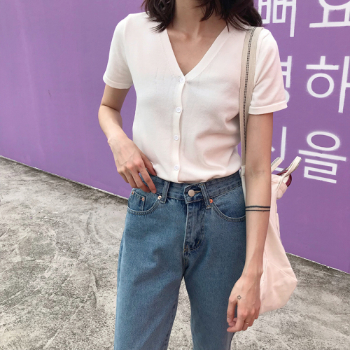 Short-sleeved cardigan with V-neck ice silk and short-sleeved women's jacket, new Korean version of INS overheated jacket in summer of 2018