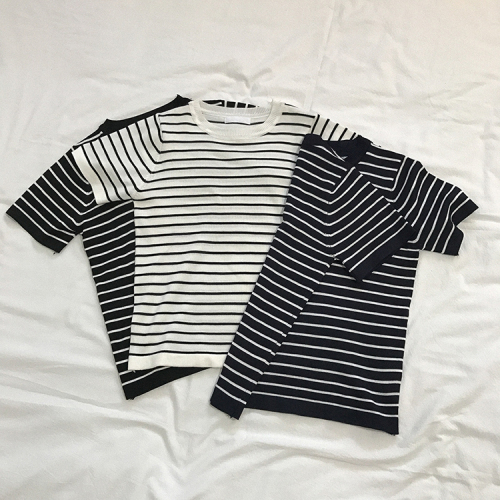 Short-sleeved T-shirt for striped thin knitted sweater