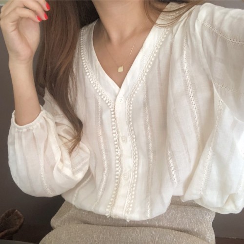 V-collar foam sleeve lace shirt Korean version white Long Sleeve Shirt early autumn shirt 2019