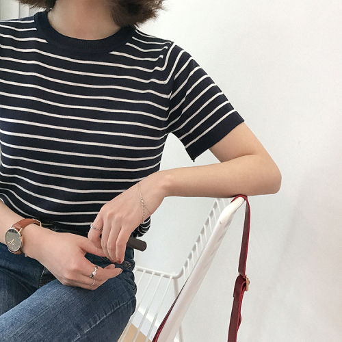 Short-sleeved T-shirt for striped thin knitted sweater
