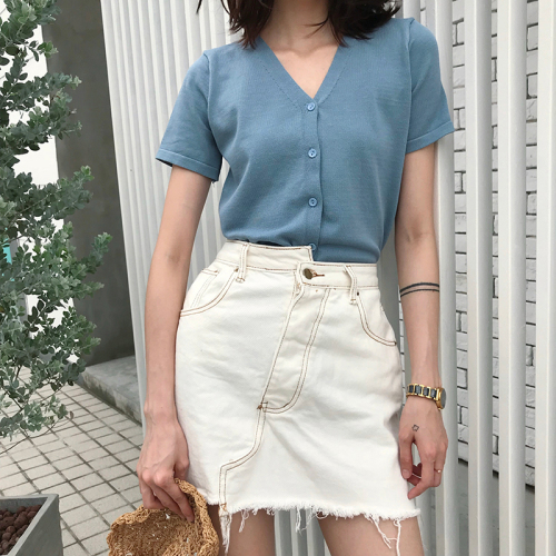 Short-sleeved cardigan with V-neck ice silk and short-sleeved women's jacket, new Korean version of INS overheated jacket in summer of 2018
