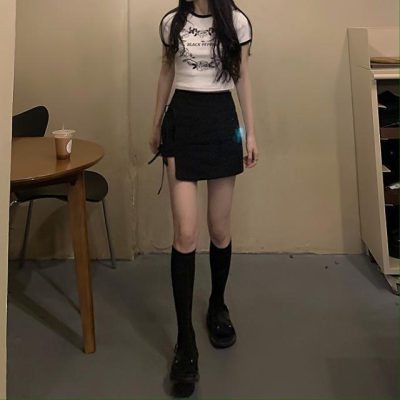Two piece set of Korean Guima girl's contrast hemmed print thread short T-shirt anti gloss bandage pants skirt