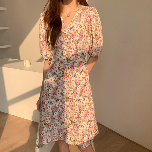 Real shot 2021 summer new short sleeve oil painting V-neck Chiffon Daisy French Floral Dress