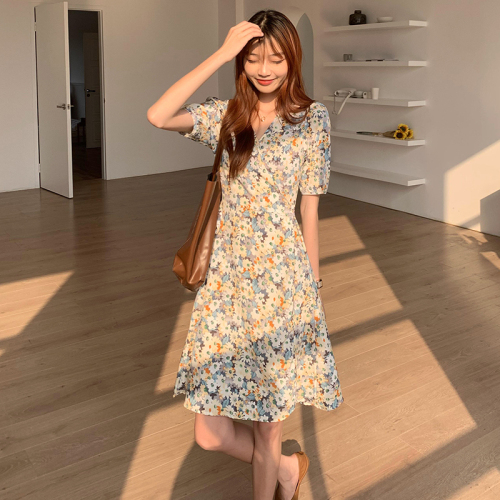 Real shot 2021 summer new short sleeve oil painting V-neck Chiffon Daisy French Floral Dress