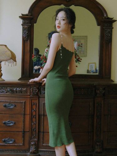 Green dress slim pearl chain yellow knitting skirt high waist suspender skirt in summer 2021