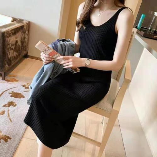 New style suspender dress shows spring and autumn temperament, thin knitted vest skirt, medium length black with bottom skirt