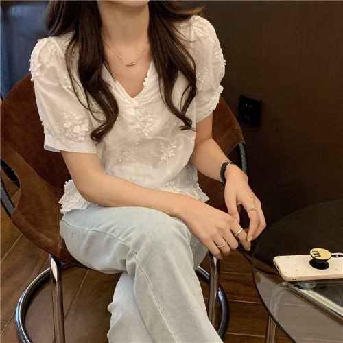 Real price Korean exquisite embroidery small fresh short sleeve shirt