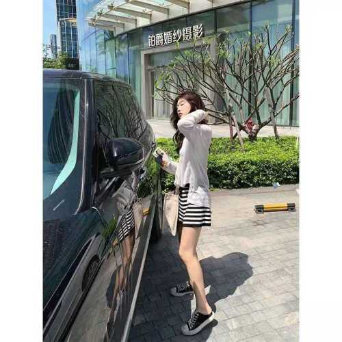 Housemaid's daily black and white striped ice silk knitted shorts