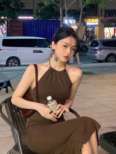 Wine afternoon homemade Hong Kong style retro women's summer new big open back sexy hanging neck bag hip show thin knitted dress