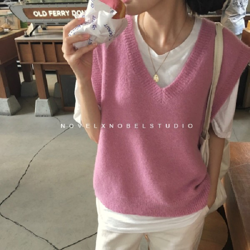 Women's Pink Knitted Vest with loose V-neck in summer