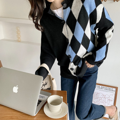 Real shooting college style Lingge color matching knitted cardigan coat Hong Kong style retro loose stitching contrast sweater medium length