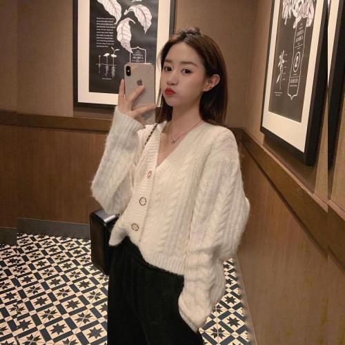 2021 new loose lazy wind V-Neck Sweater Coat women's Pink Korean version outer wearing knitted cardigan short top