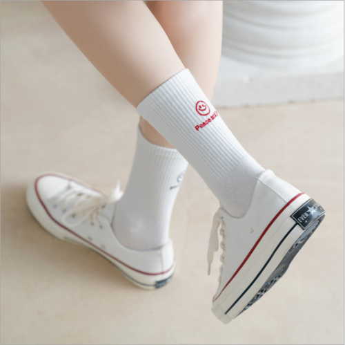 New solid color middle tube socks children's fashion autumn middle tube socks net red four seasons middle tube sports socks