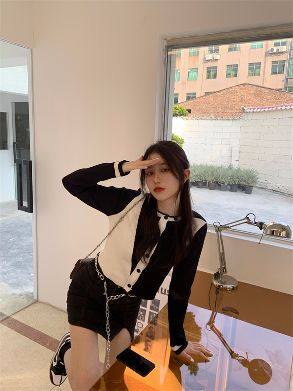 Real price ~ small fragrance color matching short sleeve T-shirt women's summer thin design 2021 niche chic top