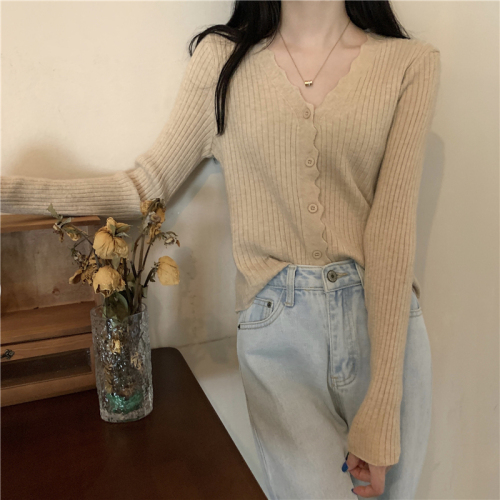 Real shooting and real price autumn new versatile V-neck knitted long sleeved cardigan top