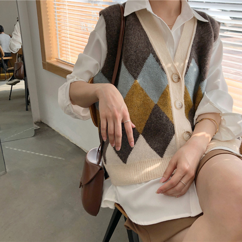 2021 new autumn and winter knitted cardigan vest women's V-neck retro loose Gingham jacket sleeveless sweater fashion