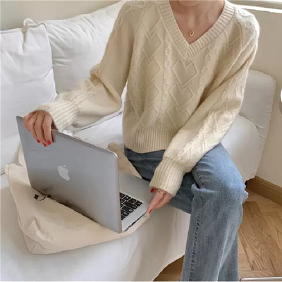 White V-Neck Sweater 2021 new women wear autumn clothes outside and short inside, versatile foreign style Pullover knitting backing