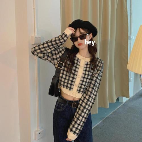 Short slim fit wearing Plaid Long Sleeve Sweater Top Women's  autumn and winter new sweater cardigan coat