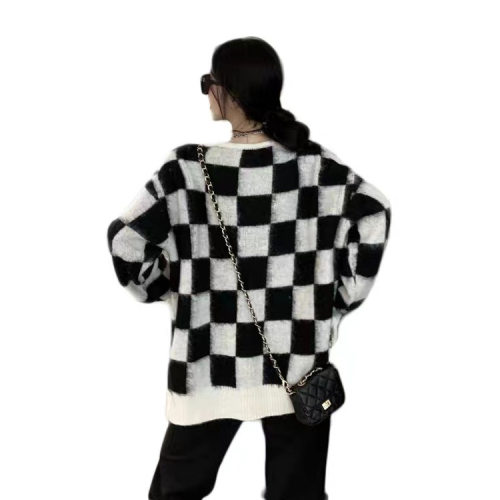 Ghost horse is a new lazy and retro Plaid knitted coat in autumn