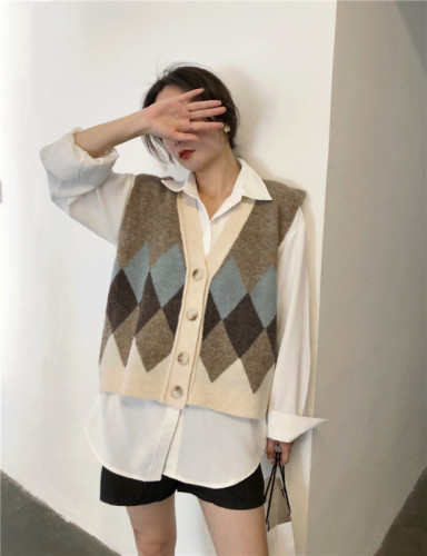 2021 new autumn and winter knitted cardigan vest women's V-neck retro loose Gingham jacket sleeveless sweater fashion
