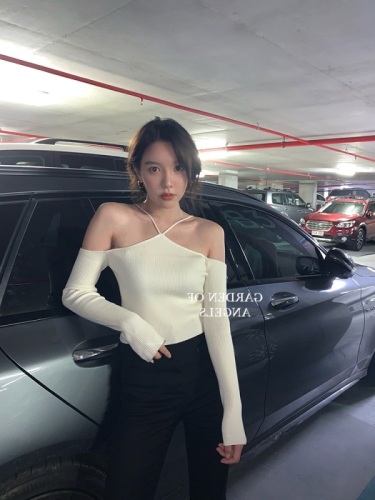 Thin shoulder strap sexy sweater careful machine bottomed Shirt Short off shoulder hanging neck Knitted Top