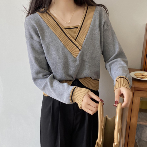 Real price retro western style loose V-neck contrast sweater sweater sweater short fake two-piece top