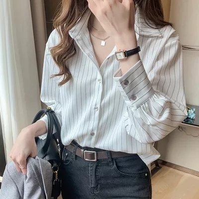  spring and autumn women's clothing women's minority top retro Hong Kong style white striped shirt design feeling light cooked folding shirt