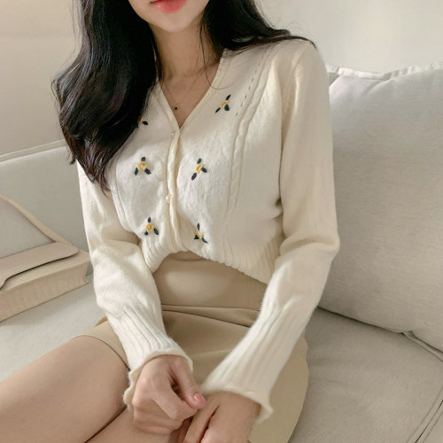 Korean style new embroidered V-neck pearl button short waist slim knitted cardigan sweater