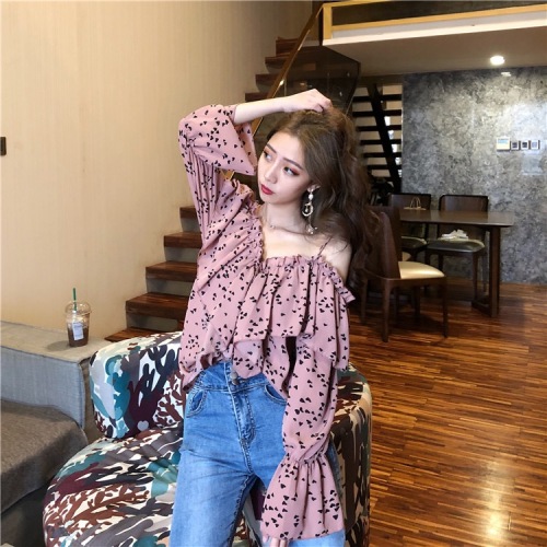 Real shot of the New South Korean lotus edge floral top holiday off shoulder chiffon shirt in the early autumn of 2020