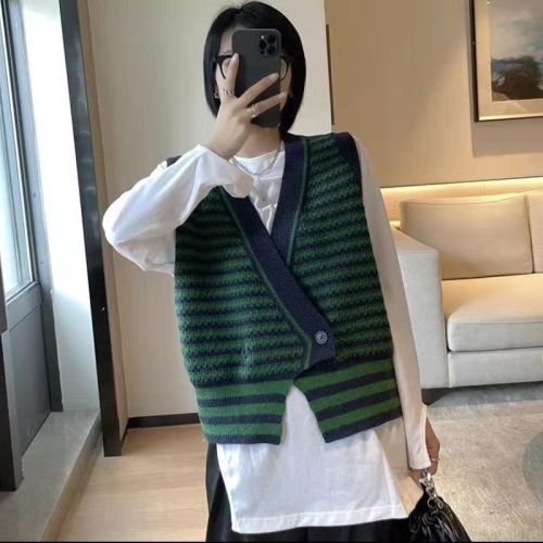 Early autumn vest women's top stripe chic V-neck design sense of minority knitting 2021 new women's outer wear color blocking