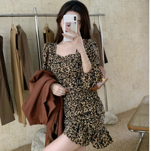 Square collar fungus edge Lantern Sleeve wrap arm short skirt small crowd close waist show thin sexy temperament dress women's autumn new style