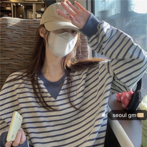Design sense striped sweater female spring and autumn Korean style loose student Japanese Long Sleeve sweet cool lazy wind clothes