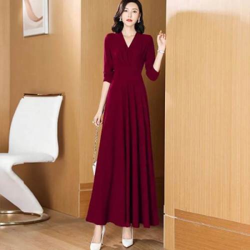 In the autumn of 2021, the new large high waist long sleeve dress is slim and fashionable, and the skirt is over the knee