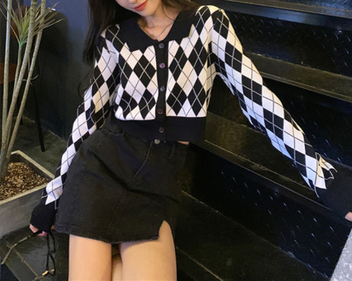 Early autumn Korean New Retro Spice Girl collar diamond short knitted cardigan
