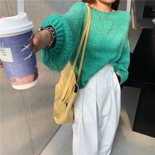 In the early autumn of 2021, the new lazy style loose Korean one-line knitted soft milk knitted sweater is popular