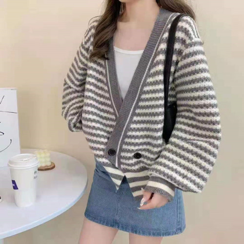 Long sleeved knitwear women's Retro irregular loose thin sweater wear a foreign style coat in autumn