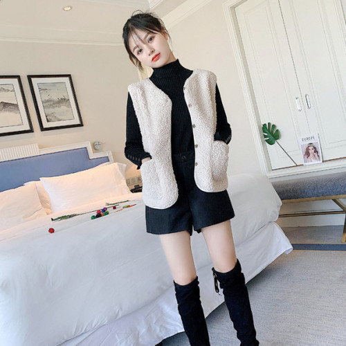 Vest women's Korean version 2021 winter short versatile loose vest vest waistcoat imitation lamb Plush autumn and winter
