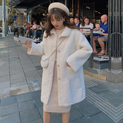 This coat is thickened imitation lamb Plush coat. Women's medium and long style is versatile in autumn and winter