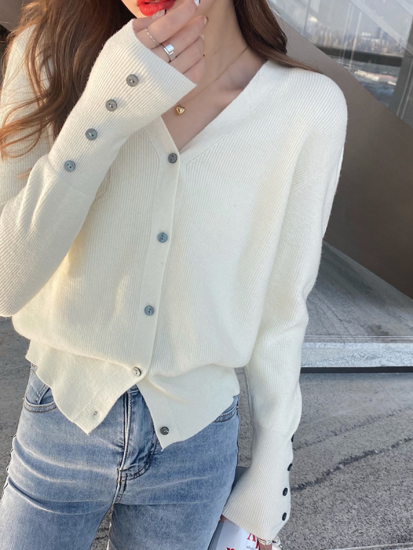 V-neck knitted cardigan coat early autumn 2021 new women's wear inner bottom shirt spring and autumn thin loose top