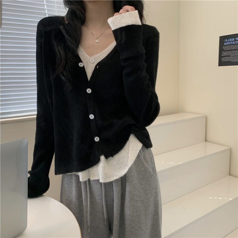 Real shooting real price autumn and winter new fake two long sleeved cardigan knitted jacket
