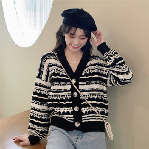 2021 autumn winter French retro stripe sweater women's short lazy style V-neck loose Korean age reducing knitted cardigan
