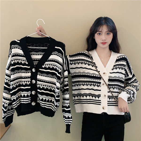 2021 autumn winter French retro stripe sweater women's short lazy style V-neck loose Korean age reducing knitted cardigan
