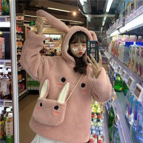 Send the same bag 2021 autumn and winter imitation lamb Plush sweater women's Korean version Plush thickened Hooded Jacket