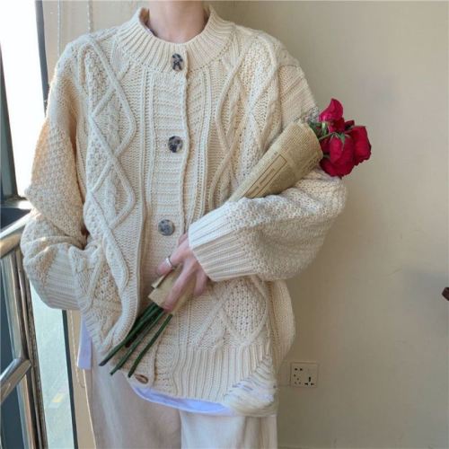 Lazy wind and sun is a very fairy sweater. Women's loose knit cardigan in autumn and winter . Twist sweater short coat