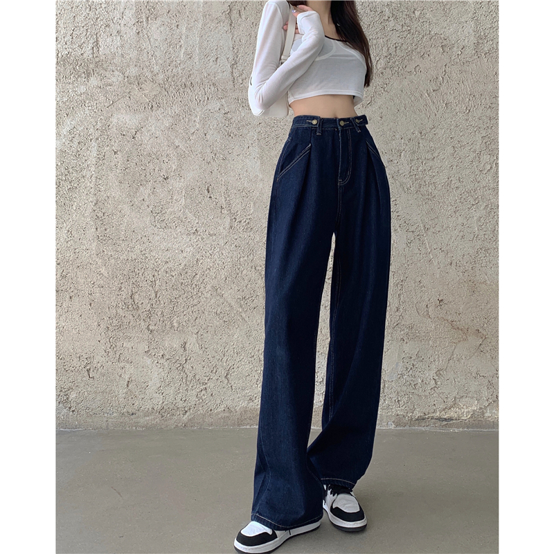 The real price of the real shot is obviously retro, and the jeans are small. The high waist straight through to the floor and wide leg pants