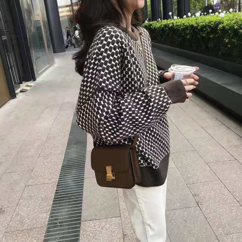 Autumn and winter 2021 new net red high sense Korean retro celebrity soft waxy loose outer plaid sweater women's wear