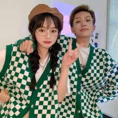 Chessboard Plaid vest coat 2021 early autumn Korean version lazy wind V-Neck Sweater Plaid knitted waistcoat