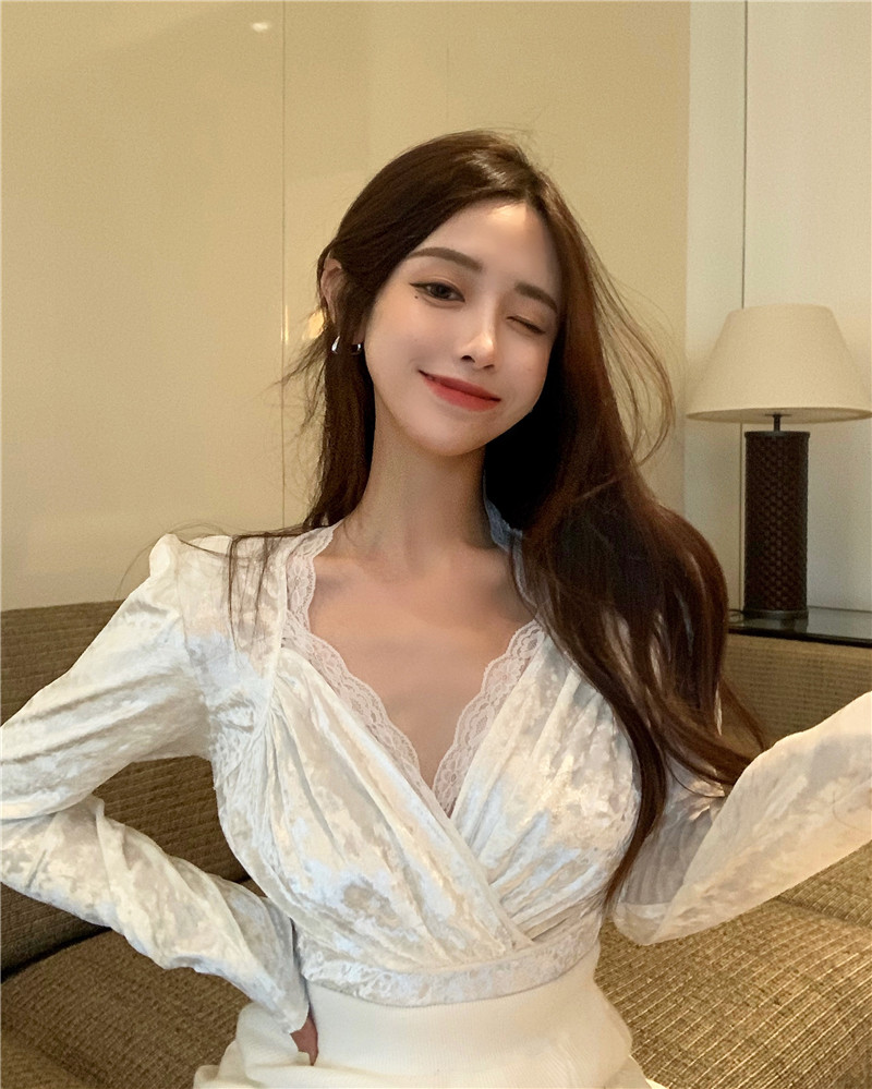 Real price white loose and versatile lace stitching shirt foreign style long sleeve V-neck top