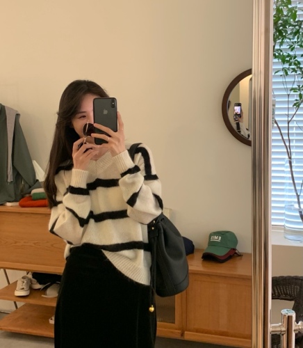 Zxyz lazy wind stripe V-neck knitted sweater women's Korean loose casual top 2021 spring and Autumn New